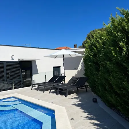 Luxury Sundance טרוגיר